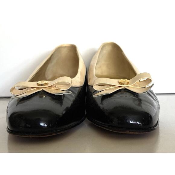 Vintage Bruno Magli Italian Black Cream Patent Leather Bow Flat Pumps - Picture 3 of 9